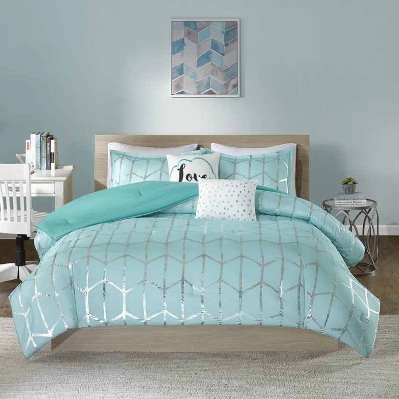 Intelligent Design Raina Metallic Printed Comforter Set
