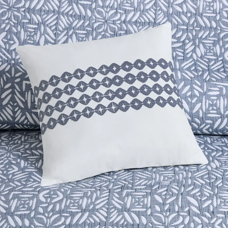 Madison Park Signature Harmony 4 Piece Oversized Reversible Matelasse Quilt Set with Throw Pillow