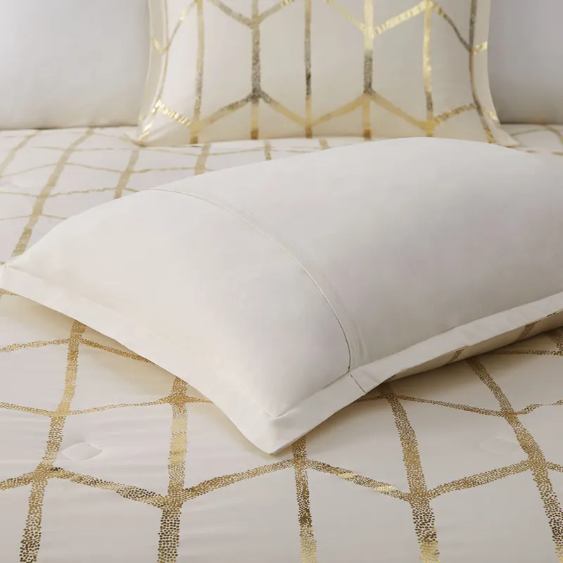 Intelligent Design Raina Metallic Printed Comforter Set