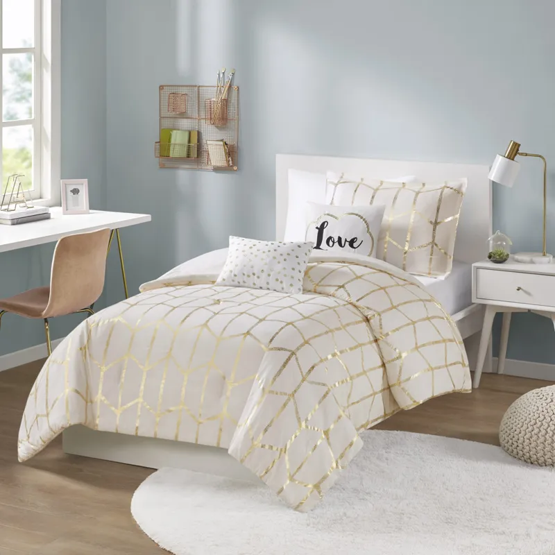 Intelligent Design Raina Metallic Printed Comforter Set