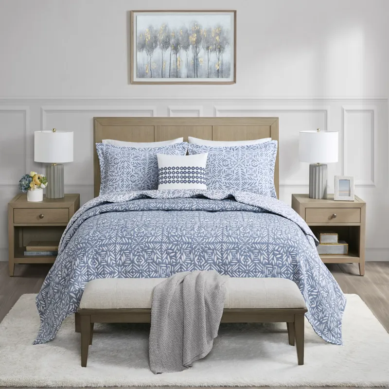 Madison Park Signature Harmony 4 Piece Oversized Reversible Matelasse Quilt Set with Throw Pillow