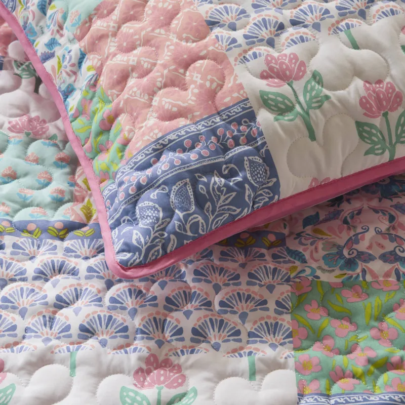 Intelligent Design Nellie Quilt Set