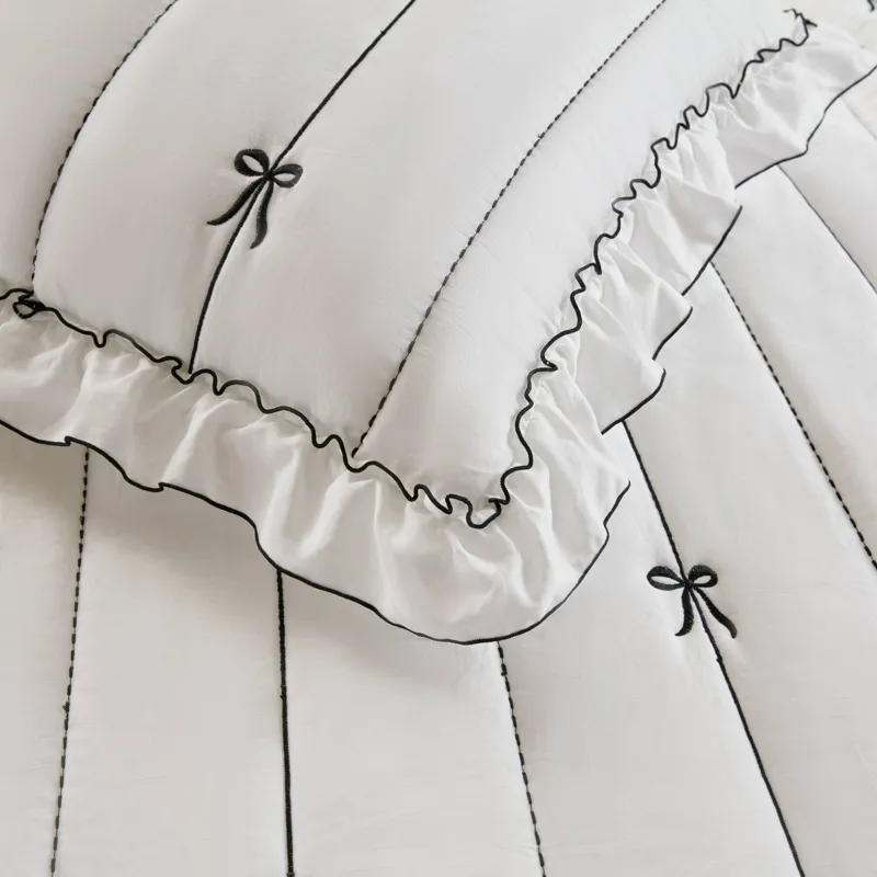 Intelligent Design Liv Quilt Set