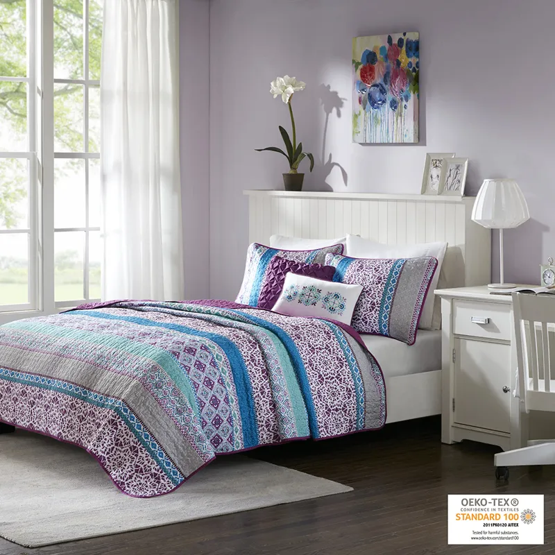Intelligent Design Joni Reversible Quilt Set with Throw Pillows