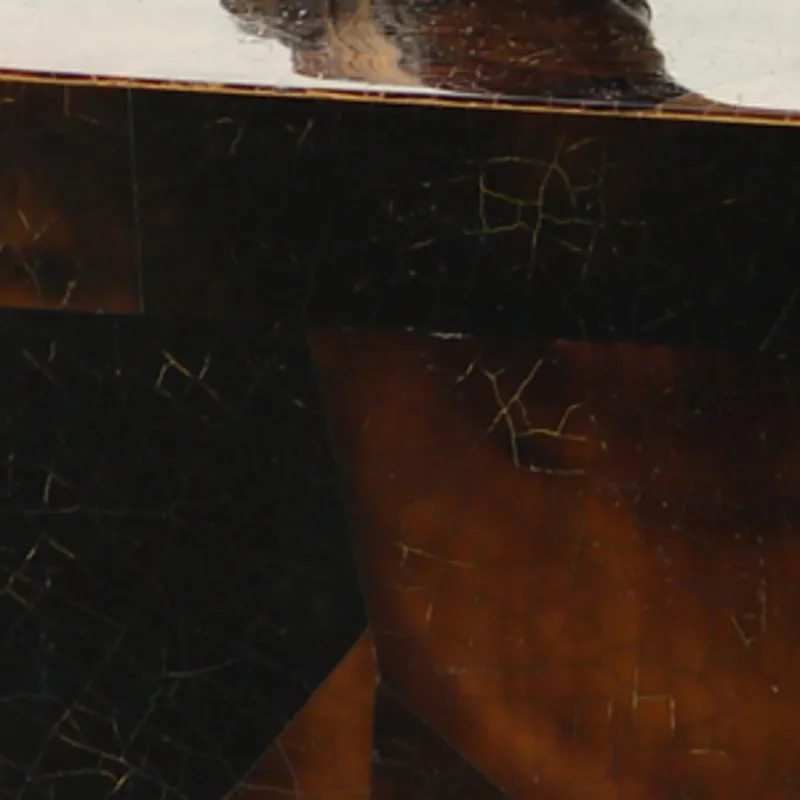 Curved Penshell Box With Handle