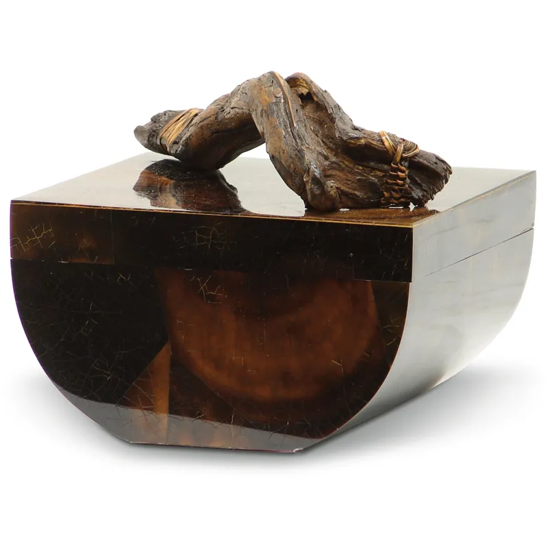 Curved Penshell Box With Handle