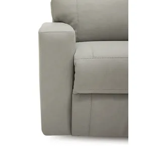 Detail Arm close-up straight