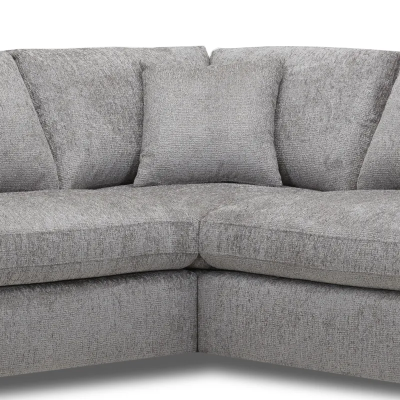 Surrender Burmese Nature Wedge with 2 Pillows