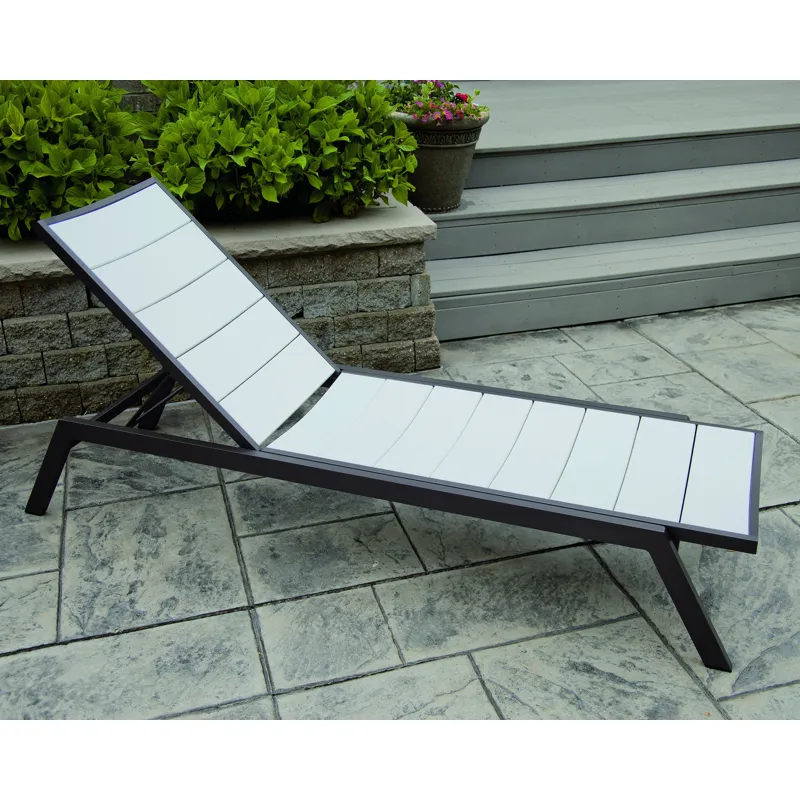 Metro Chaise