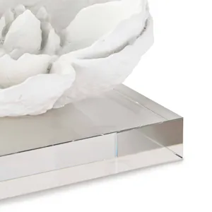 Magnolia Objet (White)