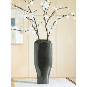 Kierlain Vase