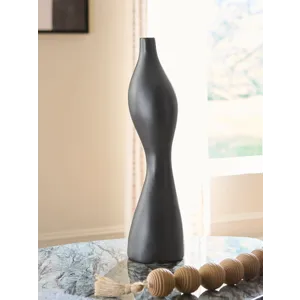 Judsen Vase