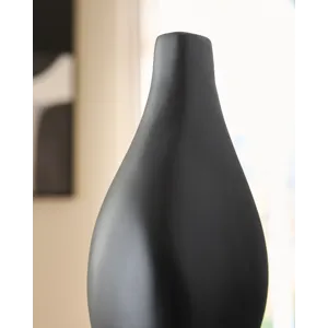 Judsen Vase