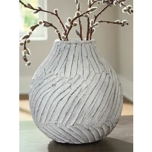 Shelvie Vase