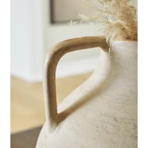 Justy Vase