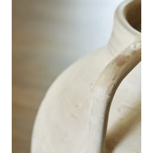 Justy Vase