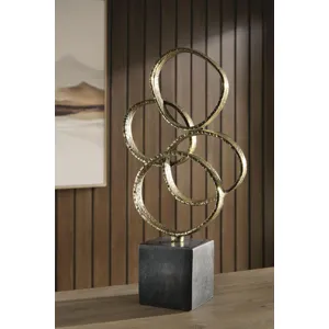 Wellcott Sculpture