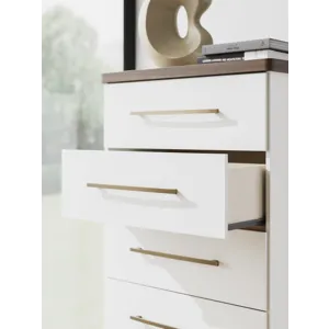 Kendanport Chest of Drawers