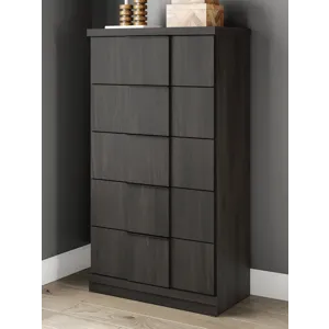 Shaehartin Chest of Drawers