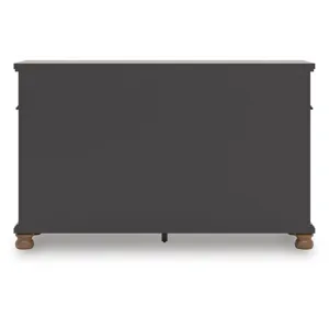 Chadworth King Poster Bed, Dresser and 2 Nightstands
