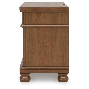Chadworth King Poster Bed, Dresser and 2 Nightstands