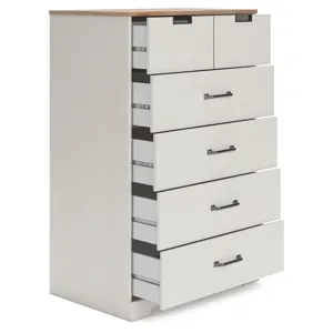 Vaibryn Chest of Drawers