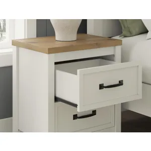 Kerisden Nightstand