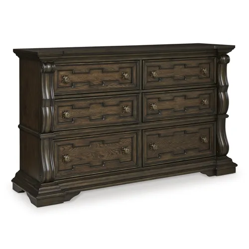 Maylee Dresser