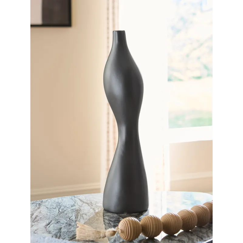 Judsen Vase