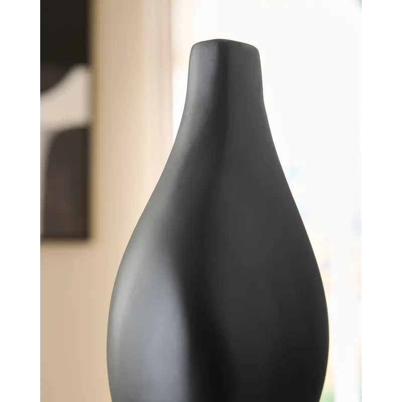 Judsen Vase