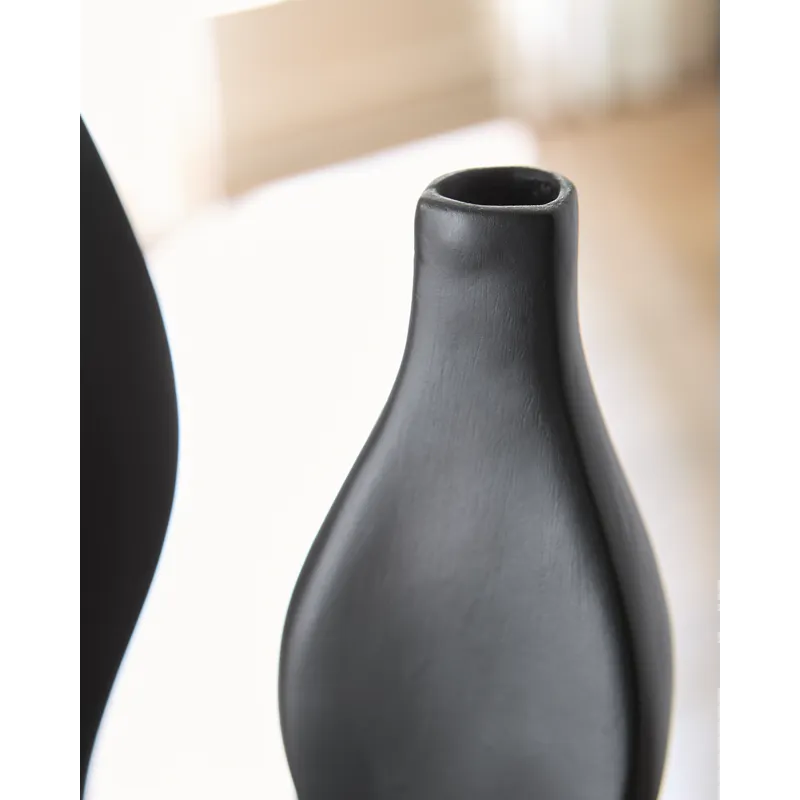 Judsen Vase