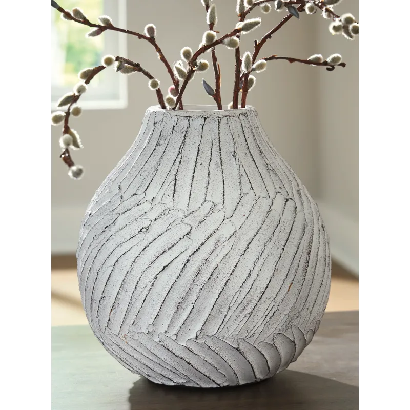 Shelvie Vase