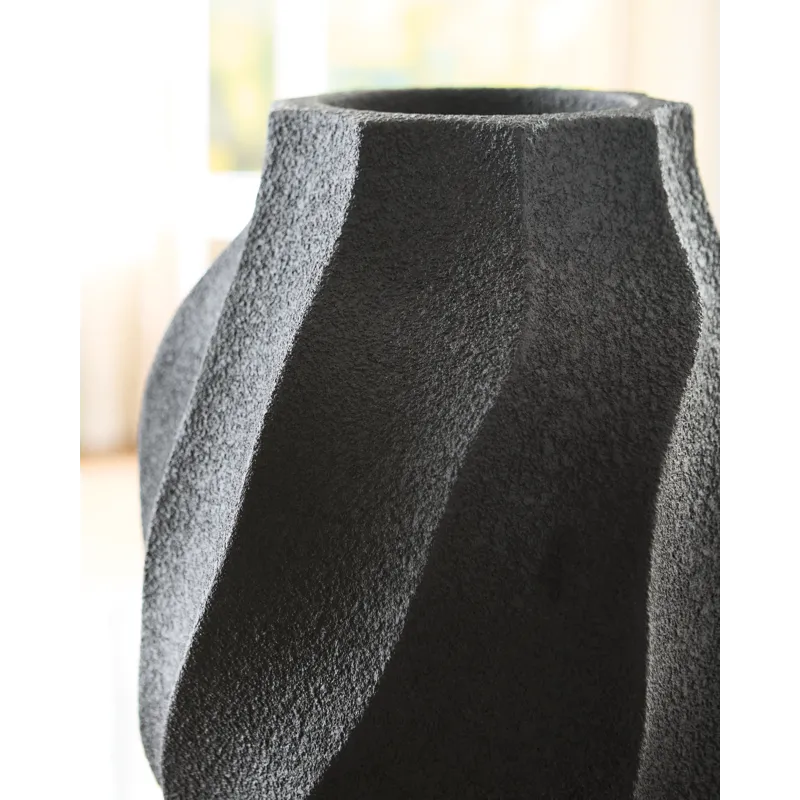 Judworth Vase