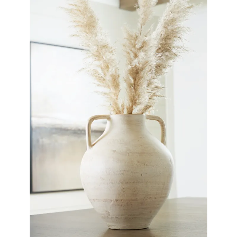 Justy Vase