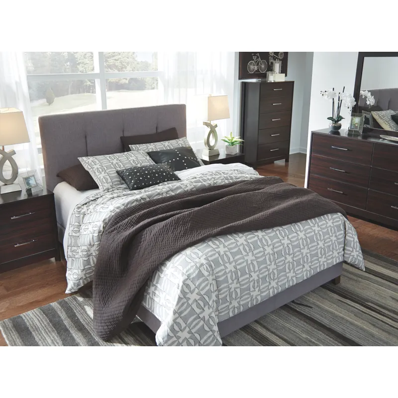 Dolante Queen Upholstered Bed