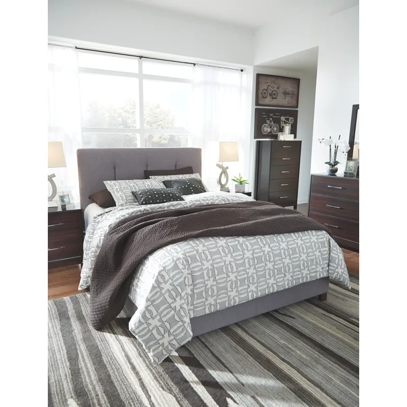 Dolante Queen Upholstered Bed