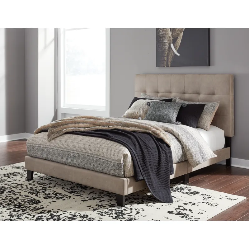 Adelloni King Upholstered Bed