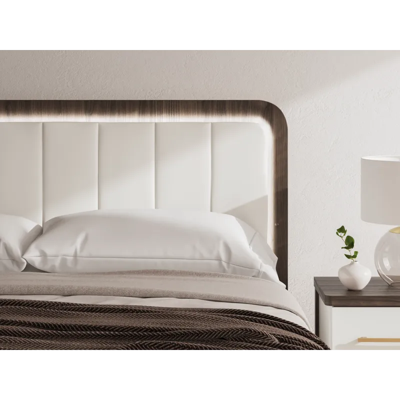 Kendanport King Upholstered Bed