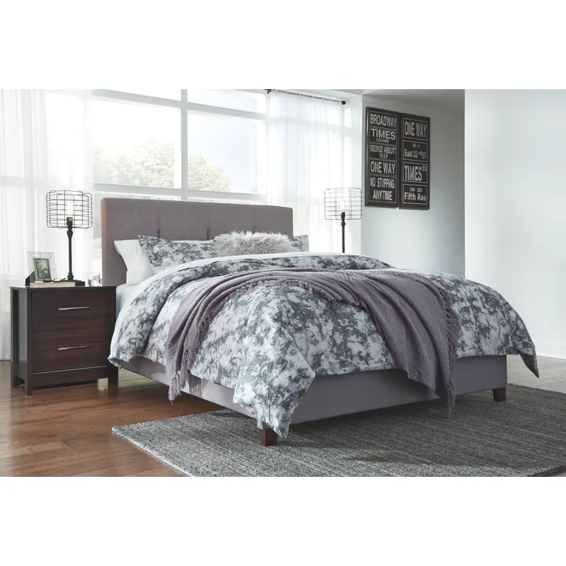 Dolante Queen Upholstered Bed