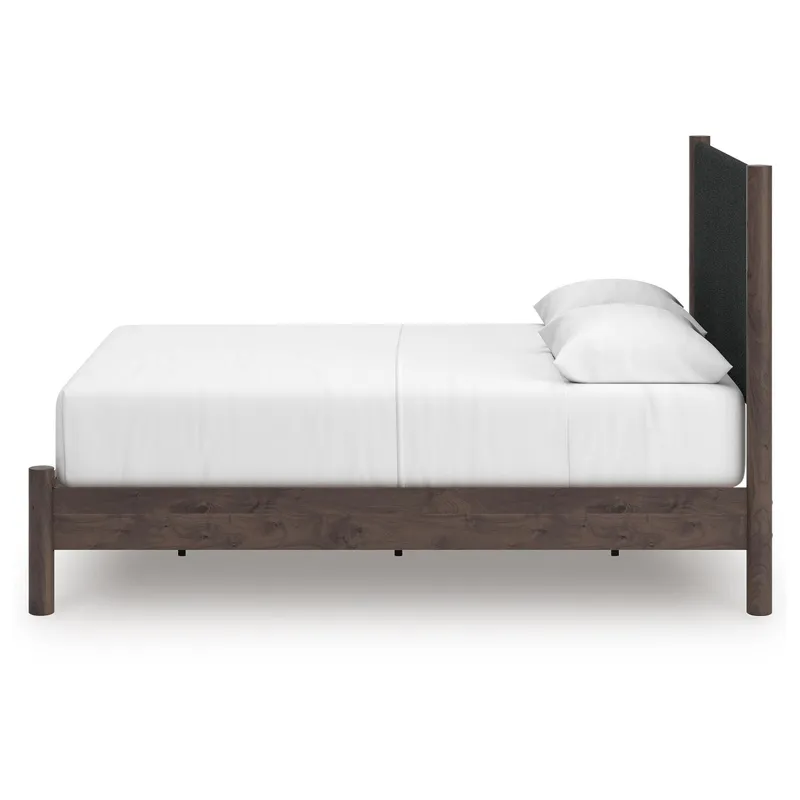 Pamytta Queen Panel Bed, Dresser, Mirror and Nightstand
