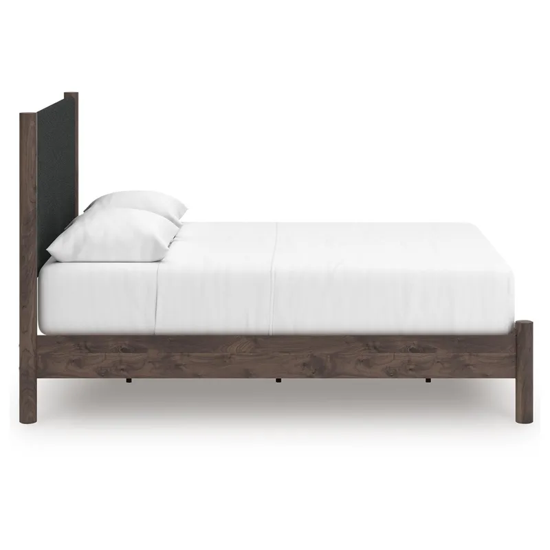 Pamytta Queen Panel Bed, Dresser, Mirror and Nightstand