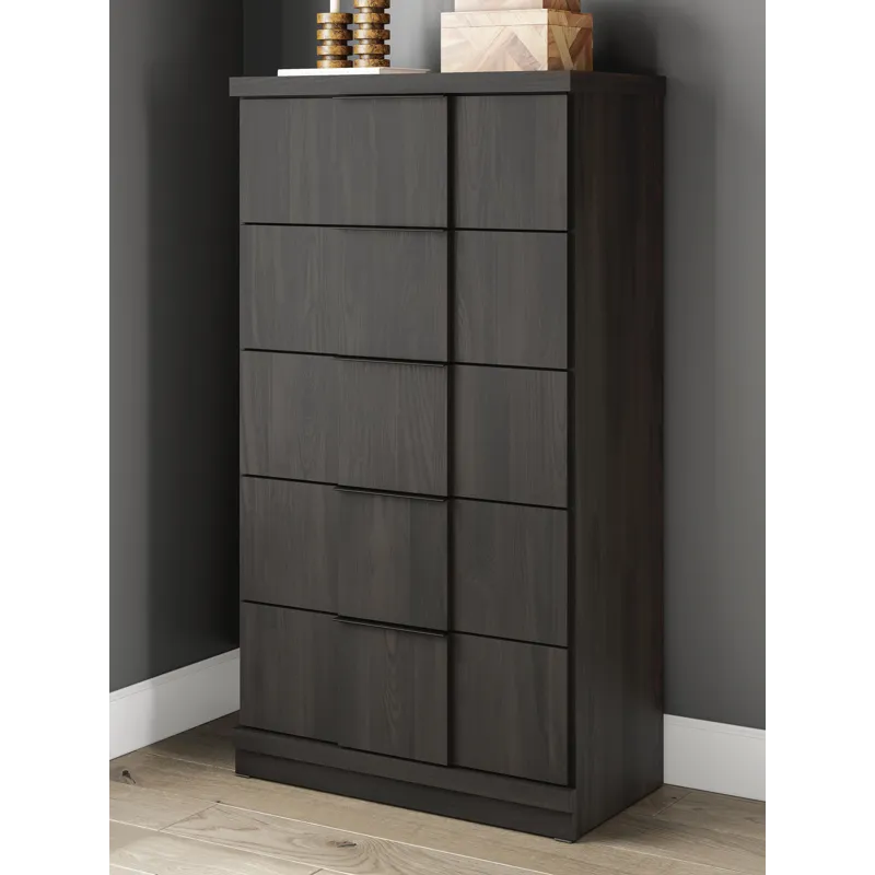 Shaehartin Chest of Drawers