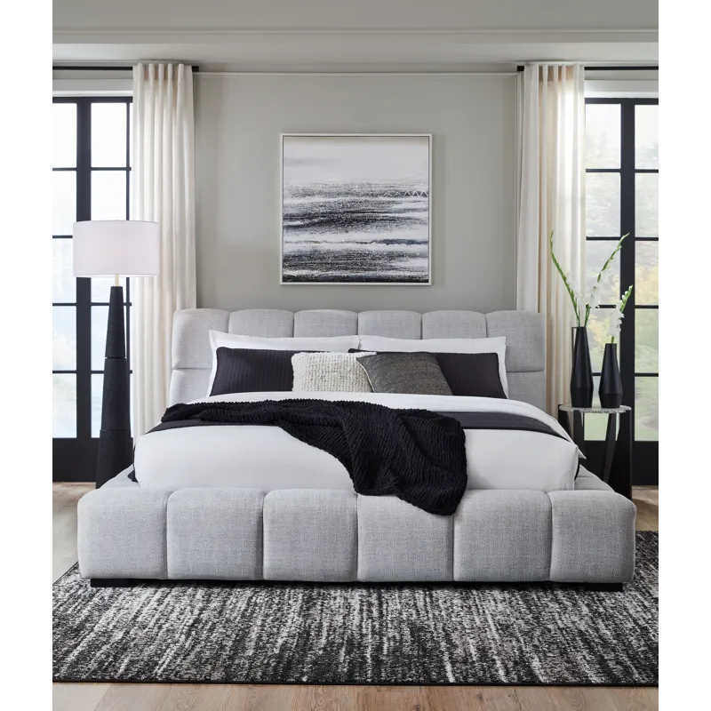 Grendusk King Upholstered Bed