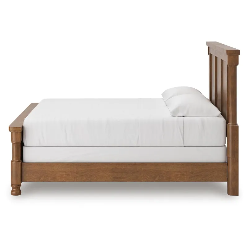 Chadworth King Poster Bed, Dresser and 2 Nightstands