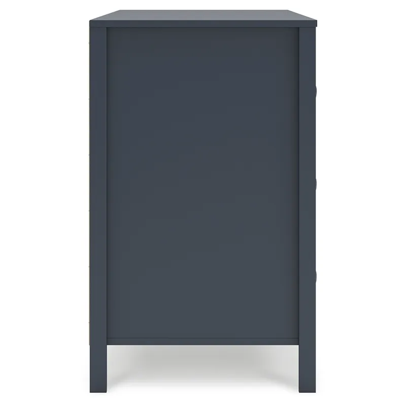 Simmenfort Dresser