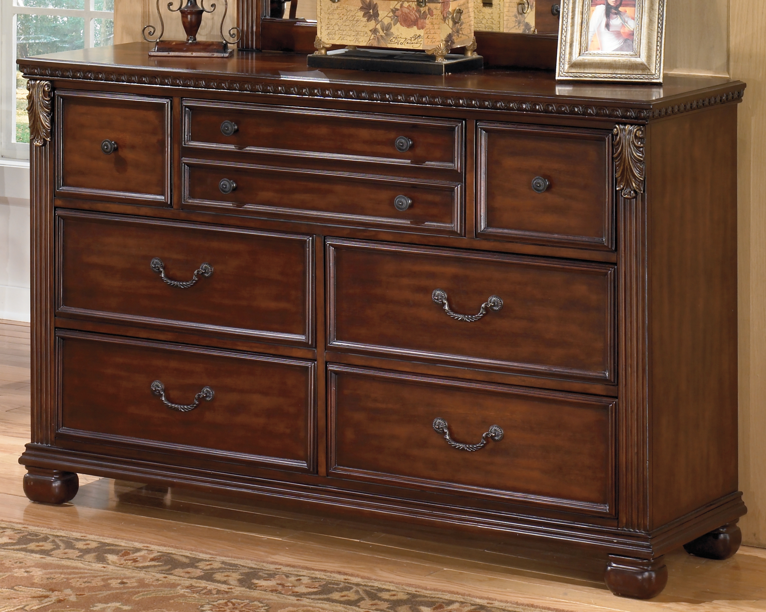 Leahlyn Dresser B52631 by Signature Design by Ashley at Missouri Furniture
