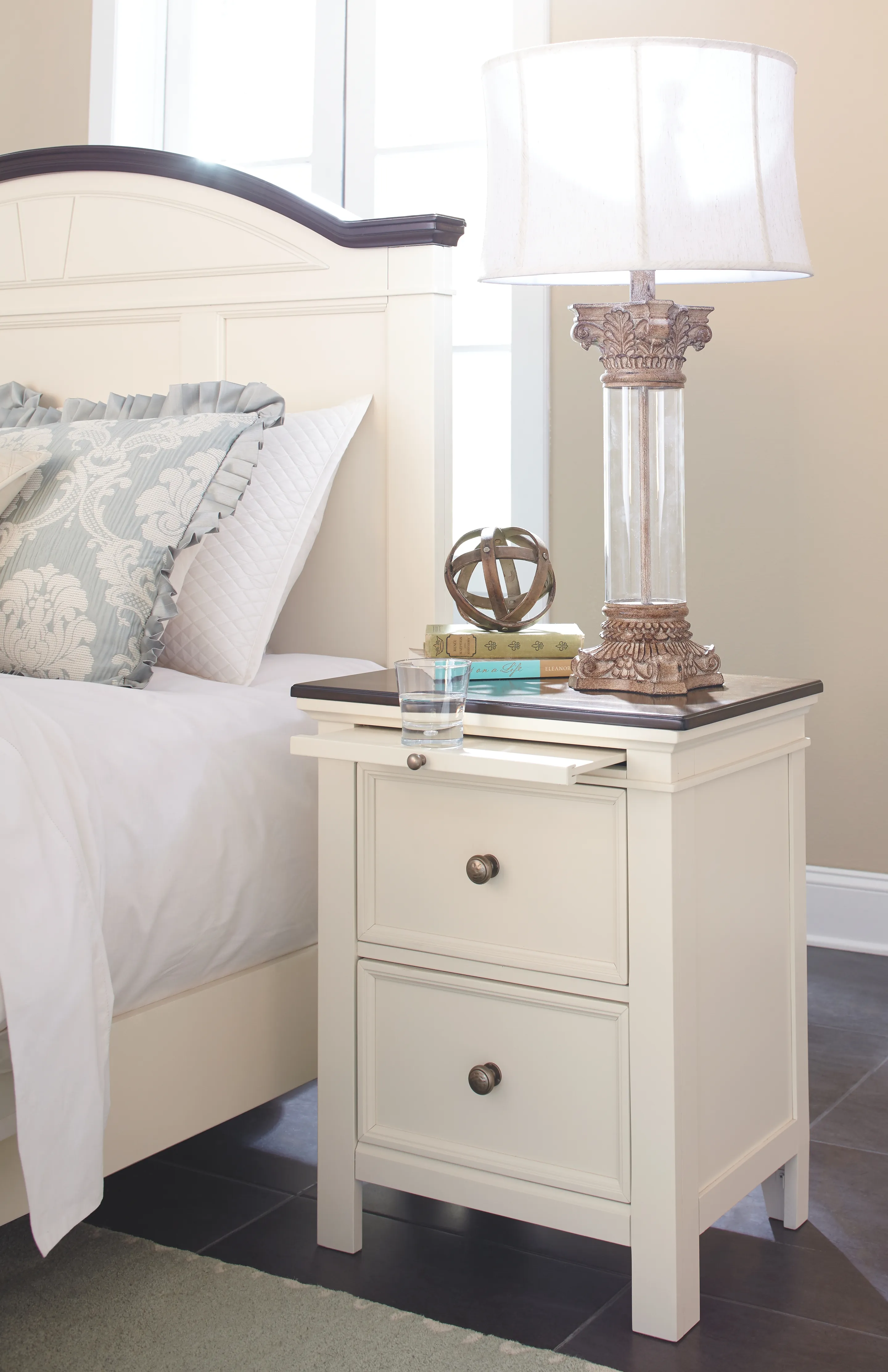 Unavailable: NIGHTSTAND NIS878531894 by Signature Design by Ashley