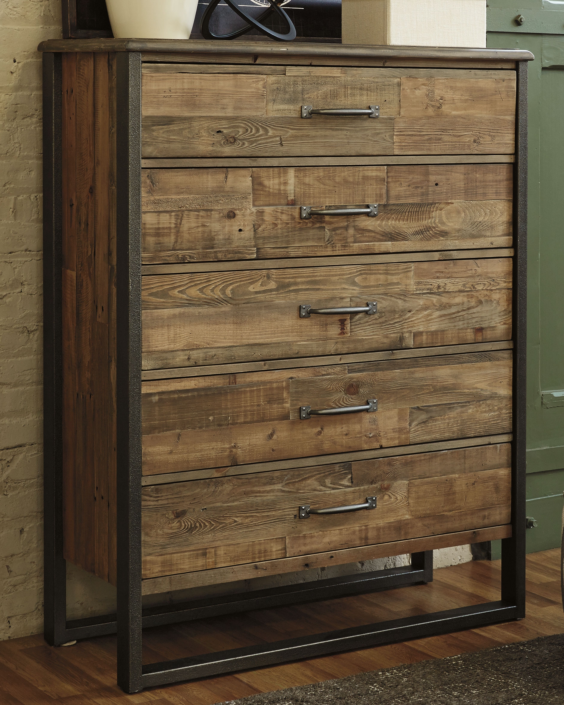 Sommerford Chest of Drawers B77546 by Signature Design by Ashley at