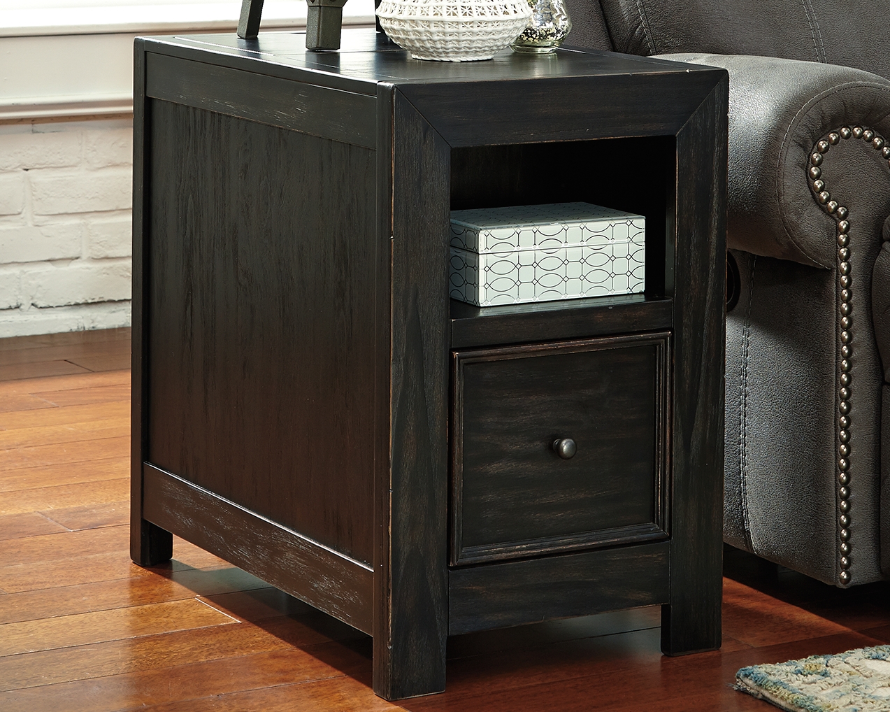 Gavelston Chairside End Table with USB Ports & Outlets T7527 at Ashley