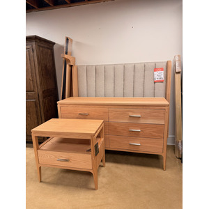 Modern Warm Oak Solid Wood Upholstered Queen 3pc. Bedroom Set